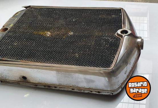 Accesorios para Autos - ¡Oportunidad en Subasta! Repuestos autos clásicos, baterías antiguas y radiadores. - En Venta