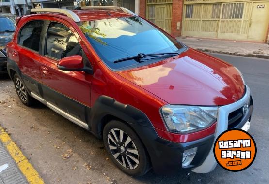 Autos - Toyota Etios Cross 2014 Nafta 138400Km - En Venta