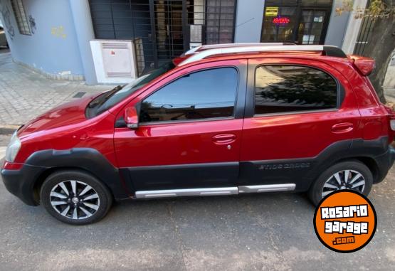 Autos - Toyota Etios Cross 2014 Nafta 138400Km - En Venta