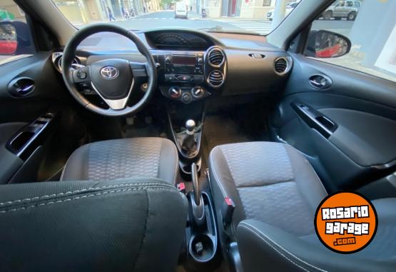 Autos - Toyota Etios Cross 2014 Nafta 138400Km - En Venta