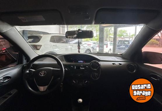 Autos - Toyota Etios XS 2016 Nafta 106000Km - En Venta