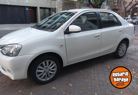 Autos - Toyota ETIOS XLS 1.5 — FULL 2013 Nafta 157000Km - En Venta