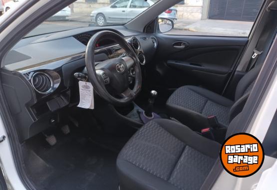 Autos - Toyota ETIOS XLS 1.5 — FULL 2013 Nafta 157000Km - En Venta