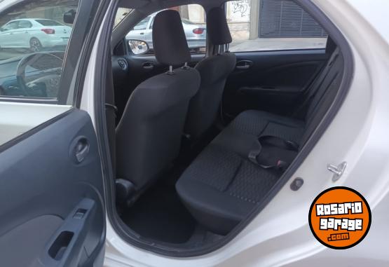 Autos - Toyota ETIOS XLS 1.5 — FULL 2013 Nafta 157000Km - En Venta