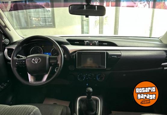 Camionetas - Toyota HILUX SR 2019 Diesel 127000Km - En Venta