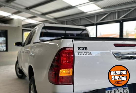 Camionetas - Toyota HILUX SR 2019 Diesel 127000Km - En Venta