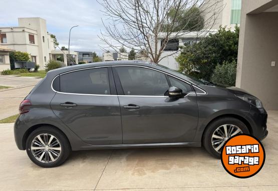 Autos - Peugeot 208 2018 Nafta 82000Km - En Venta