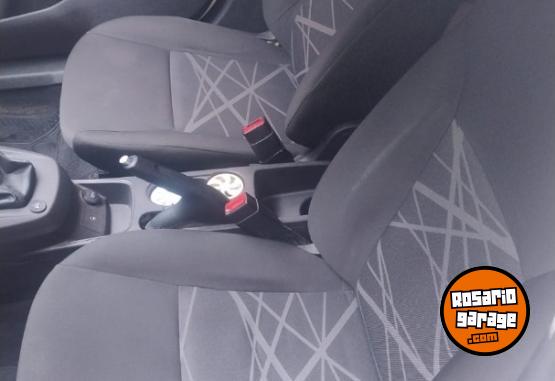 Autos - Ford Fiesta kinetic 2016 GNC 211000Km - En Venta