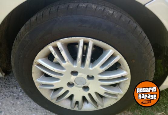 Autos - Fiat Linea 2009 GNC 240000Km - En Venta