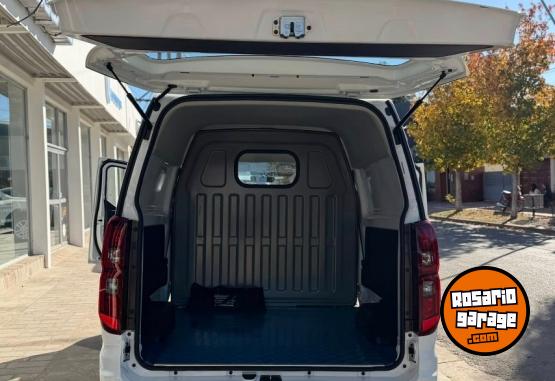 Utilitarios - Shineray 2.0 NAFTA 5 AS M7 FURGÓN 2026 Nafta 0Km - En Venta