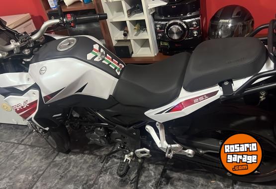 Motos - Benelli TRK 251 2025 Nafta 5900Km - En Venta