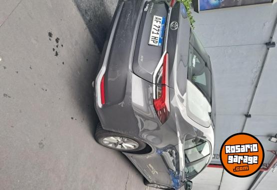 Autos - Toyota 2.0 XLI 2022 Nafta 69000Km - En Venta