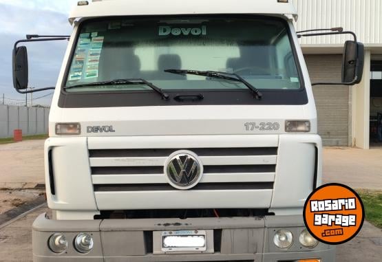 Camiones y Grúas - Camión Volkswagen 17220 DC con furgón térmico con equipo de frío - En Venta