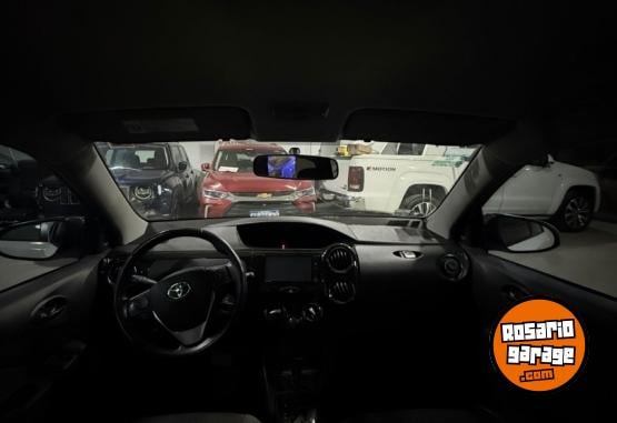 Autos - Toyota Etios XLS 2018 Nafta 87000Km - En Venta