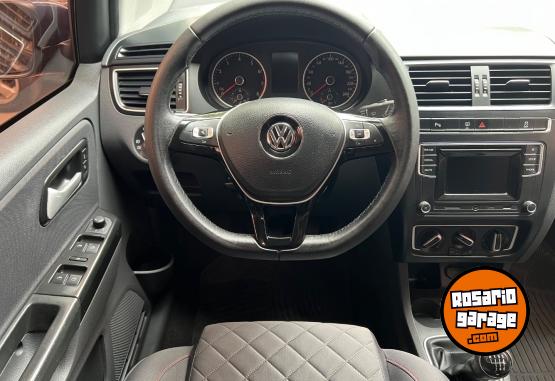Autos - Volkswagen Suran Highline 2017 Nafta 98000Km - En Venta