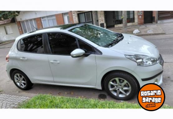 Autos - Peugeot 208 Allure Touchscreen 2016 Nafta 64800Km - En Venta