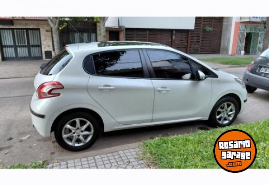 Autos - Peugeot 208 Allure Touchscreen 2016 Nafta 64800Km - En Venta