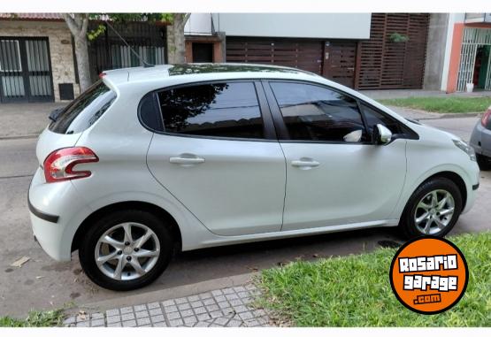 Autos - Peugeot 208 Allure Touchscreen 2016 Nafta 64800Km - En Venta
