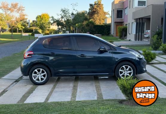 Autos - Peugeot 208 Allure Touchscreen 2015 Nafta 100000Km - En Venta