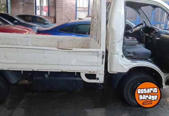 Camiones y Grúas - KIA K 2500 - TCI 2010 - MOTOR 2500. RECTIFICADO A 0KM - CAJA 3MTS - En Venta