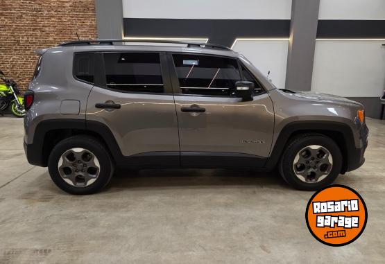 Camionetas - Jeep JEEP RENEGADE SPORT 1.8T 2017 Nafta 75000Km - En Venta