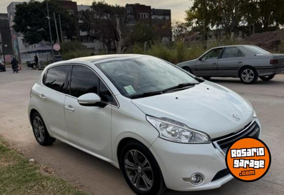 Autos - Peugeot 208 feline 2013 Nafta 139500Km - En Venta