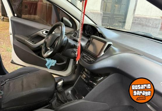 Autos - Peugeot 208 feline 2013 Nafta 139500Km - En Venta