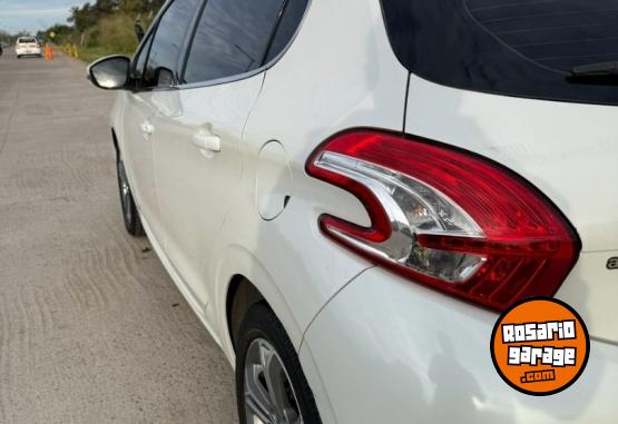 Autos - Peugeot 208 feline 2013 Nafta 139500Km - En Venta