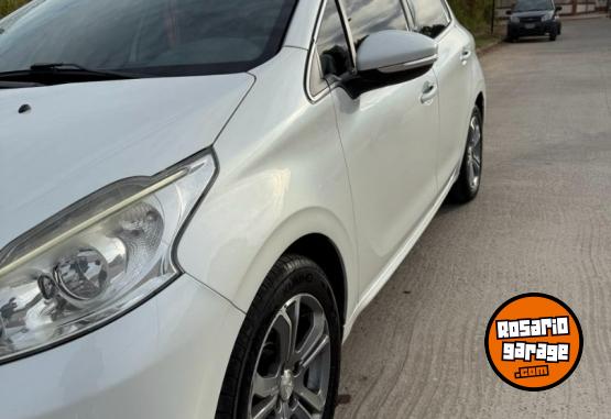 Autos - Peugeot 208 feline 2013 Nafta 139500Km - En Venta