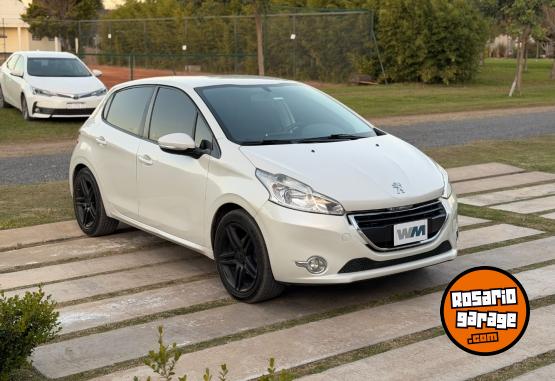 Autos - Peugeot 208 Allure Touchscreen 2015 Nafta 90000Km - En Venta