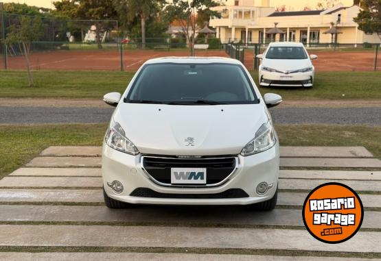 Autos - Peugeot 208 Allure Touchscreen 2015 Nafta 90000Km - En Venta
