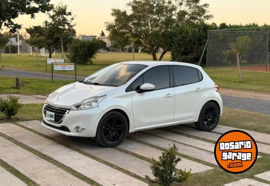 Autos - Peugeot 208 Allure Touchscreen 2015 Nafta 90000Km - En Venta