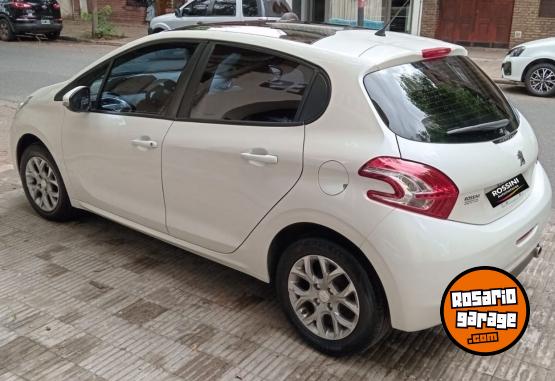 Autos - Peugeot 208 2013 Nafta 130000Km - En Venta