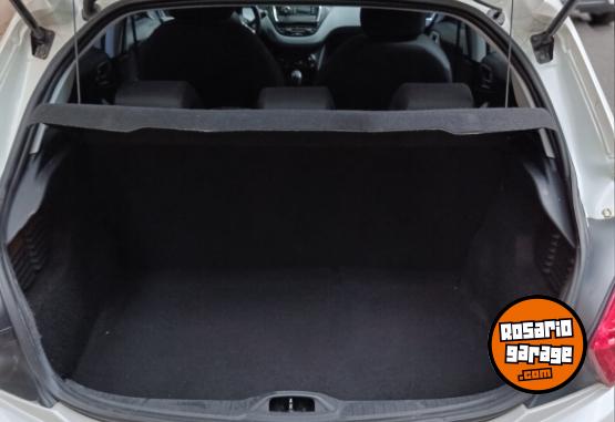 Autos - Peugeot 208 2013 Nafta 130000Km - En Venta