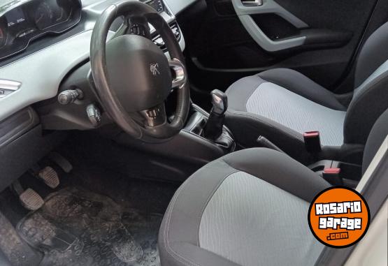 Autos - Peugeot 208 2013 Nafta 130000Km - En Venta