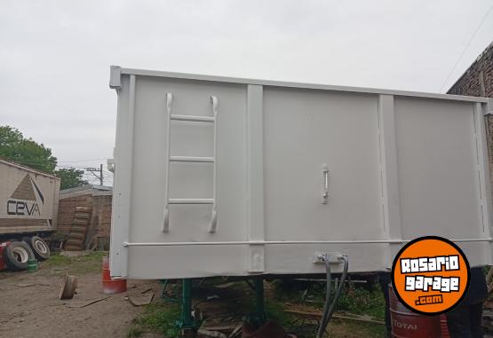 Camiones y Grúas - Ventas de semi remolque baranda volcable Montenegro - En Venta