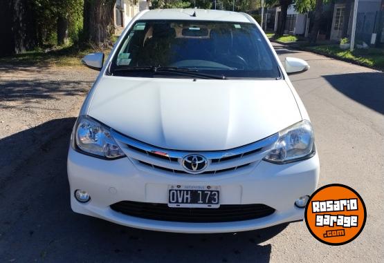Autos - Toyota Etios xls 4p 2015 Nafta 142000Km - En Venta