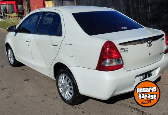 Autos - Toyota Etios xls 4p 2015 Nafta 142000Km - En Venta
