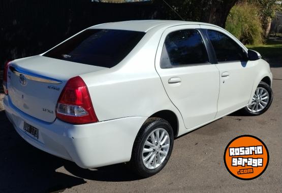 Autos - Toyota Etios xls 4p 2015 Nafta 142000Km - En Venta