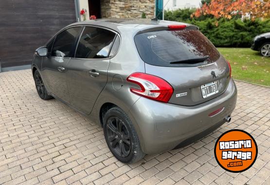 Autos - Peugeot 208 FELINE 2013 Nafta 130000Km - En Venta
