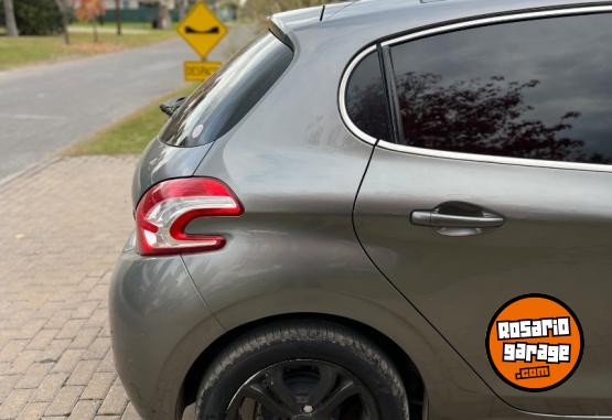 Autos - Peugeot 208 FELINE 2013 Nafta 130000Km - En Venta