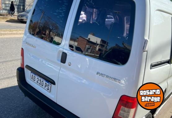 Utilitarios - Peugeot partner 2017 Nafta 290000Km - En Venta
