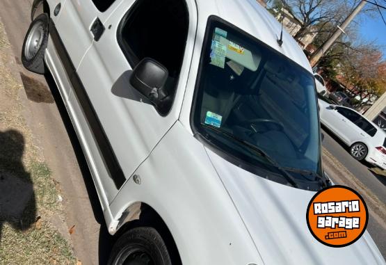Utilitarios - Peugeot partner 2017 Nafta 290000Km - En Venta