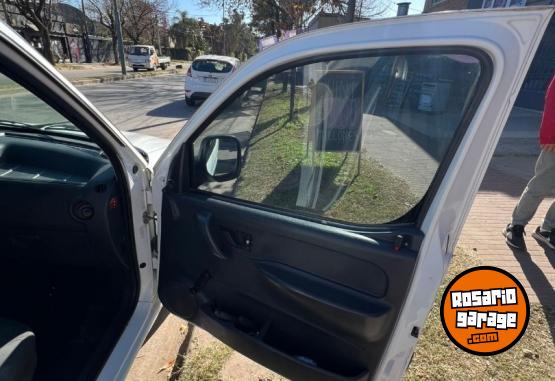 Autos - Peugeot Partner 2017 Nafta 200000Km - En Venta