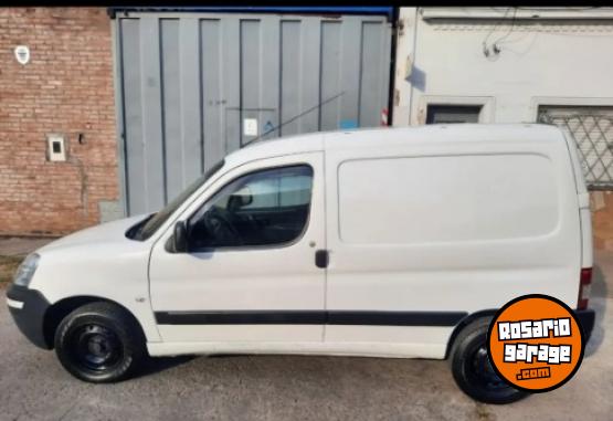 Utilitarios - Citroen BERLINGO FURGON HDI 2015 Diesel 230000Km - En Venta