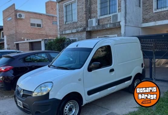 Utilitarios - Renault Kangoo 2015 GNC 160000Km - En Venta