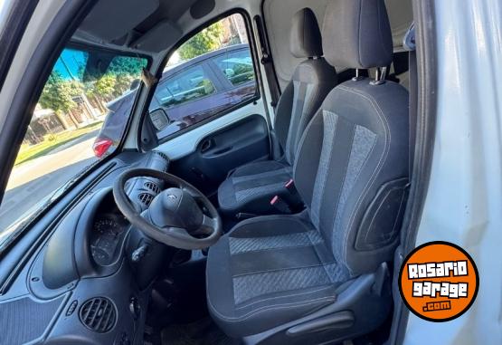 Utilitarios - Renault Kangoo 2015 GNC 160000Km - En Venta