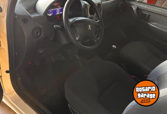 Utilitarios - Peugeot Partner 2021 Diesel 125000Km - En Venta