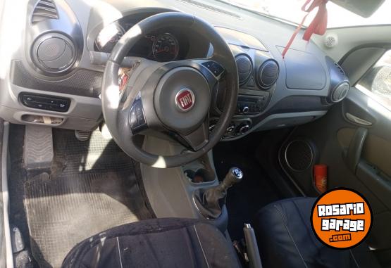 Autos - Fiat essence 1.6 5 puertas 2014 Nafta 147000Km - En Venta