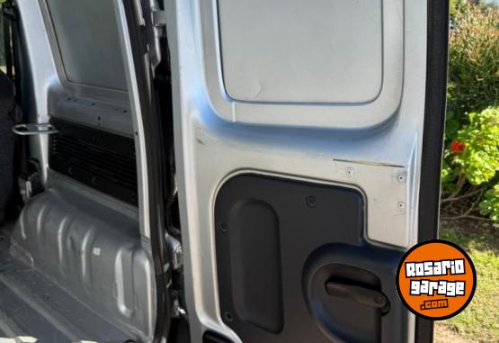 Utilitarios - Renault kangoo 2018 GNC 130000Km - En Venta
